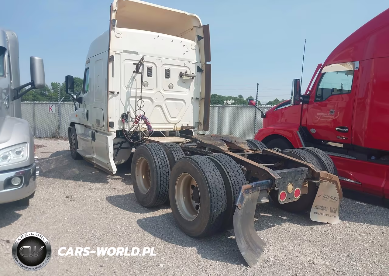 2015 Freightliner Cascadia 125 VIN:1FUJGLDV9FLGE9642 - 3