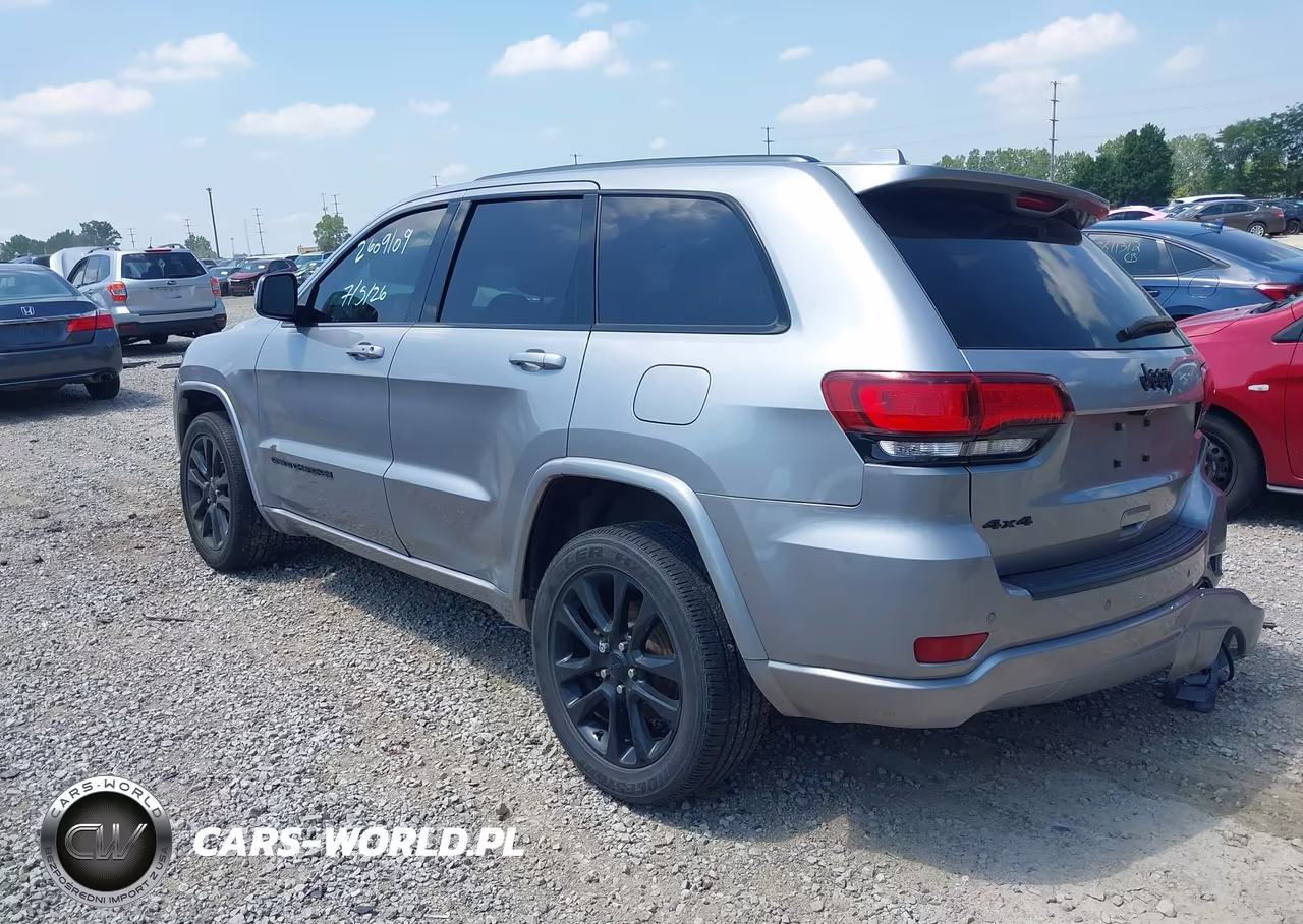 2020 Jeep Grand Cherokee Altitude 4X4 VIN:1C4RJFAG8LC224770 - 3