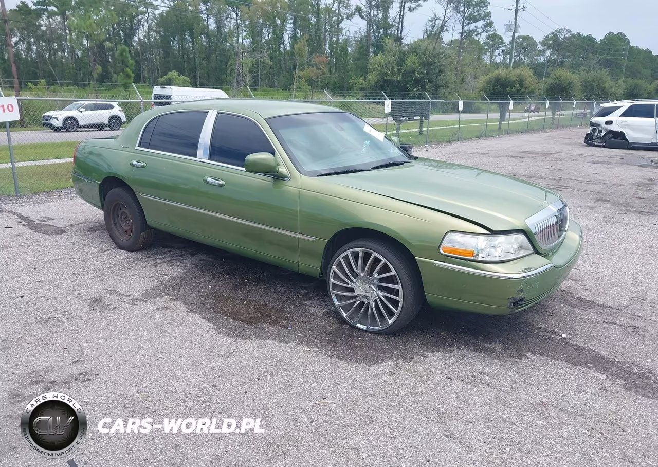 2003 Lincoln Town Car Signature