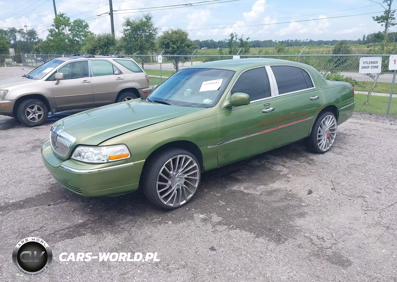 2003 Lincoln Town Car Signature VIN:1LNHM82W43Y644240 - 2
