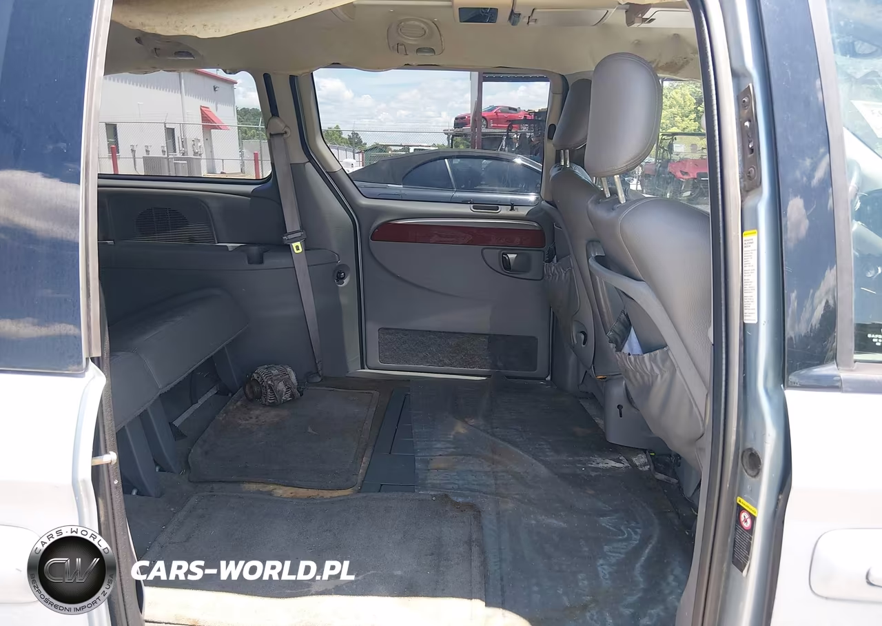 2005 Chrysler Town & Country Limited VIN:2C8GP64L15R594420 - 8