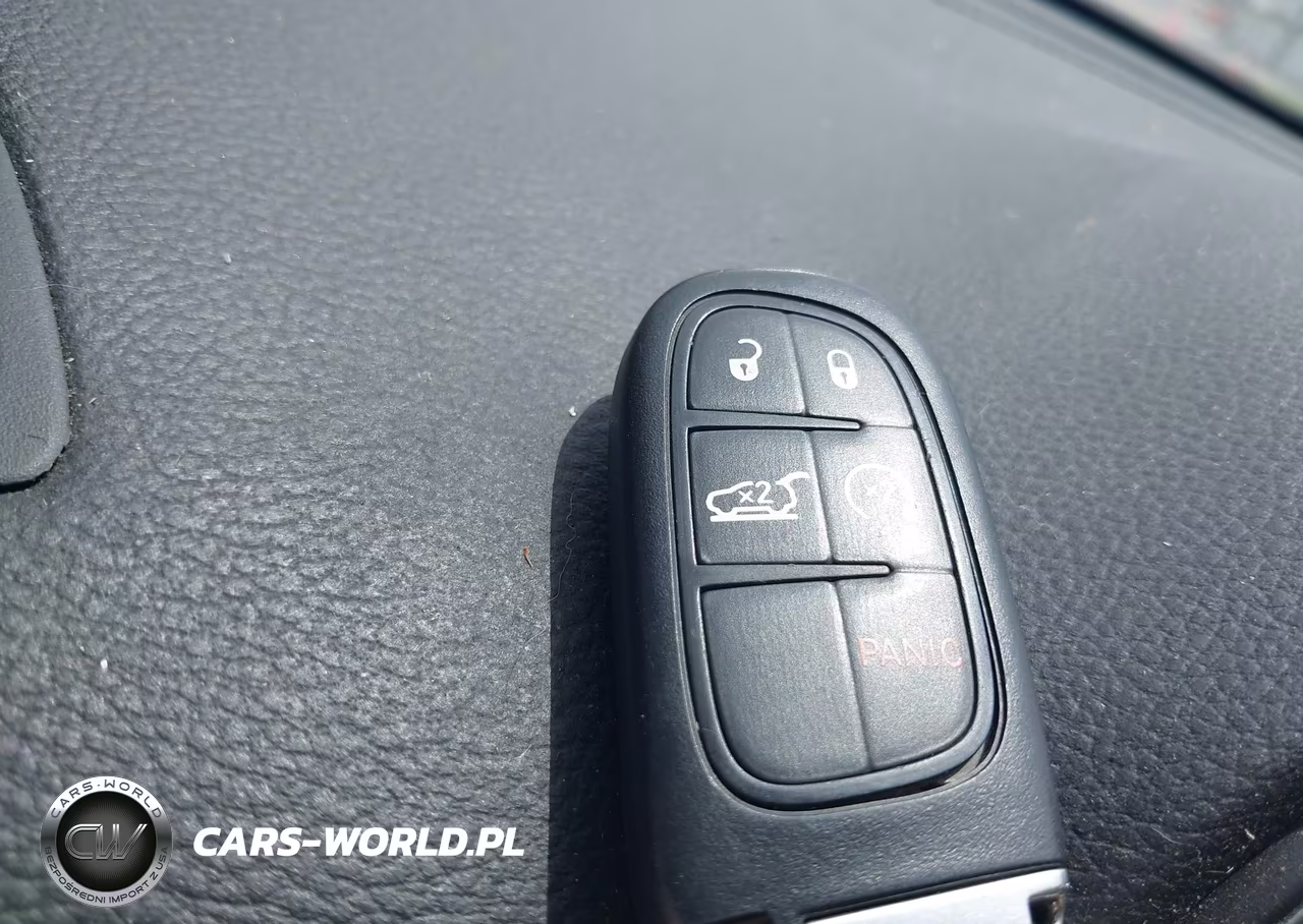 2019 Jeep Cherokee Latitude Plus 4X4 VIN:1C4PJMLX7KD422354 - 10
