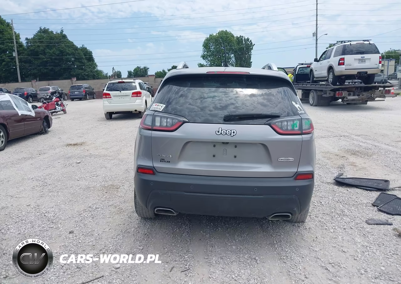 2019 Jeep Cherokee Latitude Plus 4X4 VIN:1C4PJMLX7KD422354 - 16