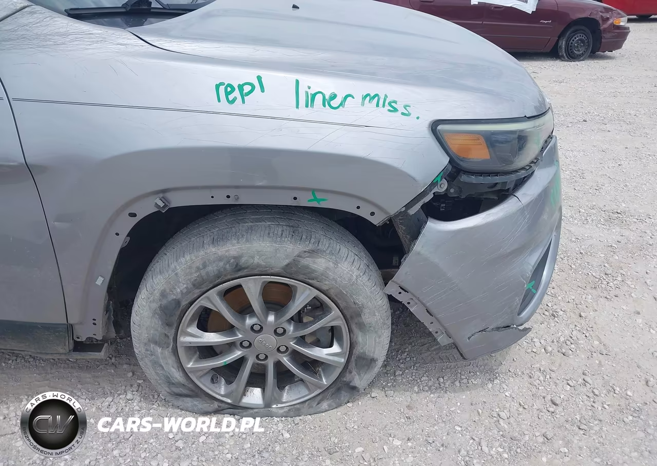 2019 Jeep Cherokee Latitude Plus 4X4 VIN:1C4PJMLX7KD422354 - 6