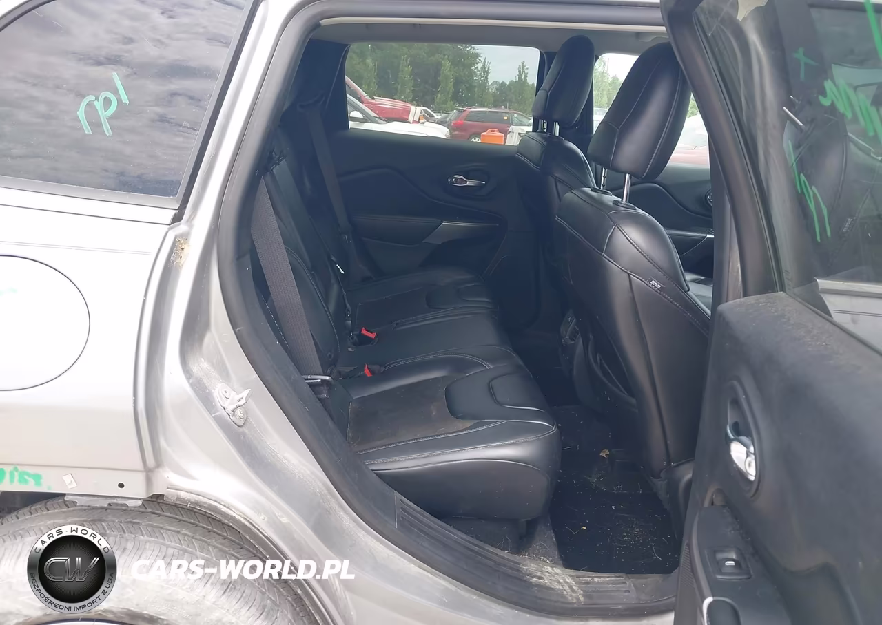 2019 Jeep Cherokee Latitude Plus 4X4 VIN:1C4PJMLX7KD422354 - 8