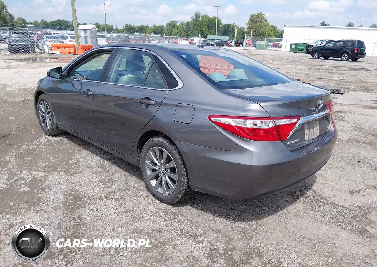 2016 Toyota Camry Xle VIN:4T4BF1FK1GR568719 - 3