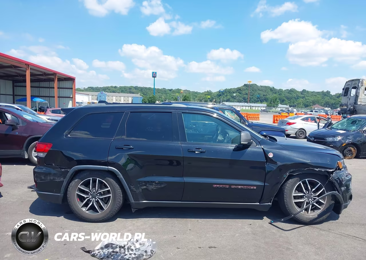 2019 Jeep Grand Cherokee Trailhawk 4X4 VIN:1C4RJFLG1KC686888 - 13