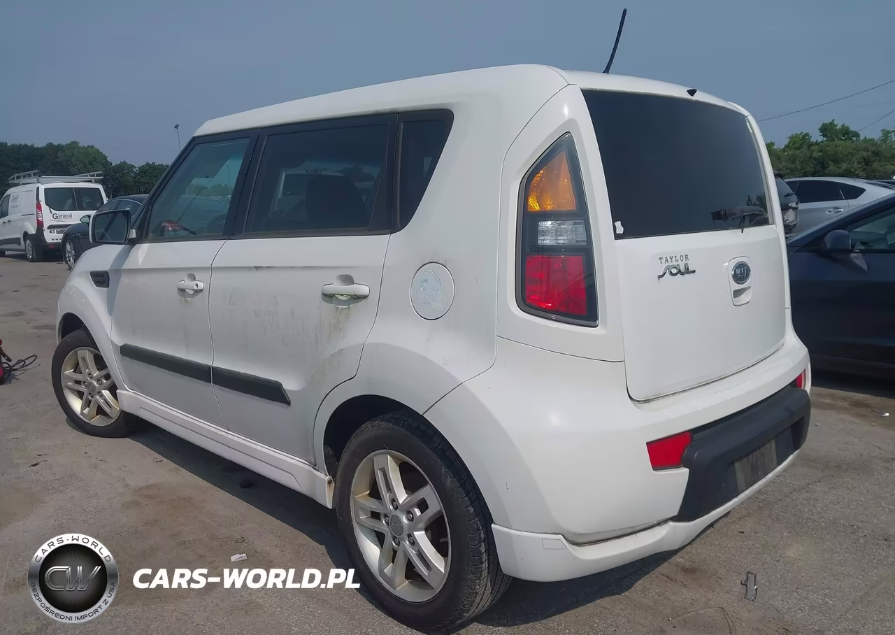 2011 Kia Soul + VIN:KNDJT2A29B7297352 - 3