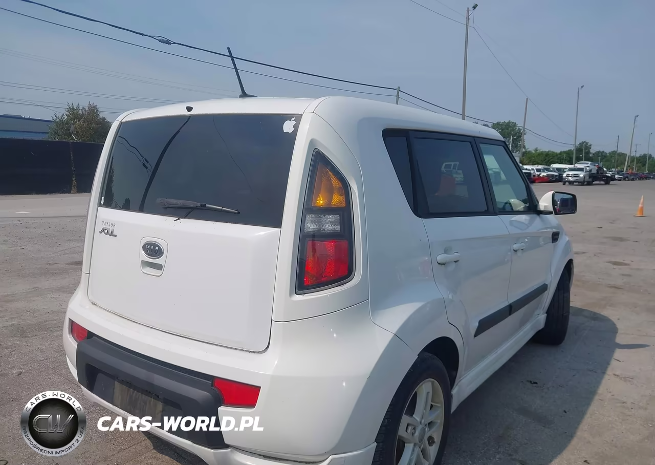 2011 Kia Soul + VIN:KNDJT2A29B7297352 - 4