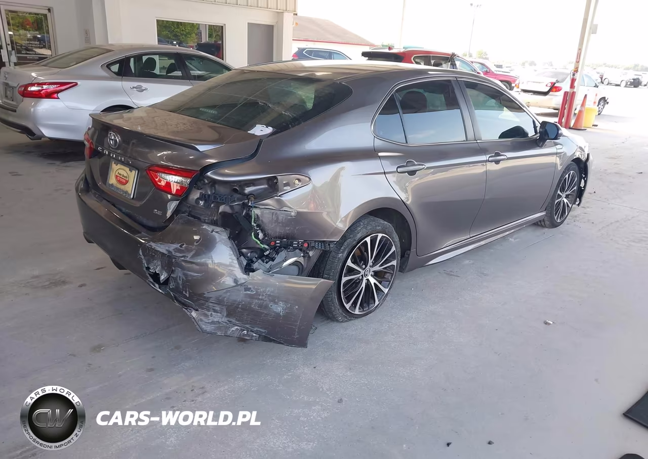 2018 Toyota Camry Se VIN:4T1B11HK6JU658025 - 4