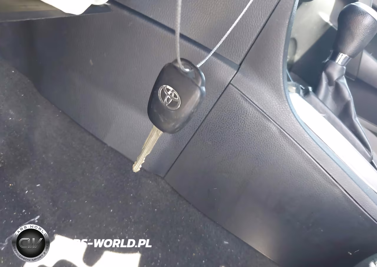 2017 Toyota Corolla Le VIN:2T1BURHE1HC904782 - 11