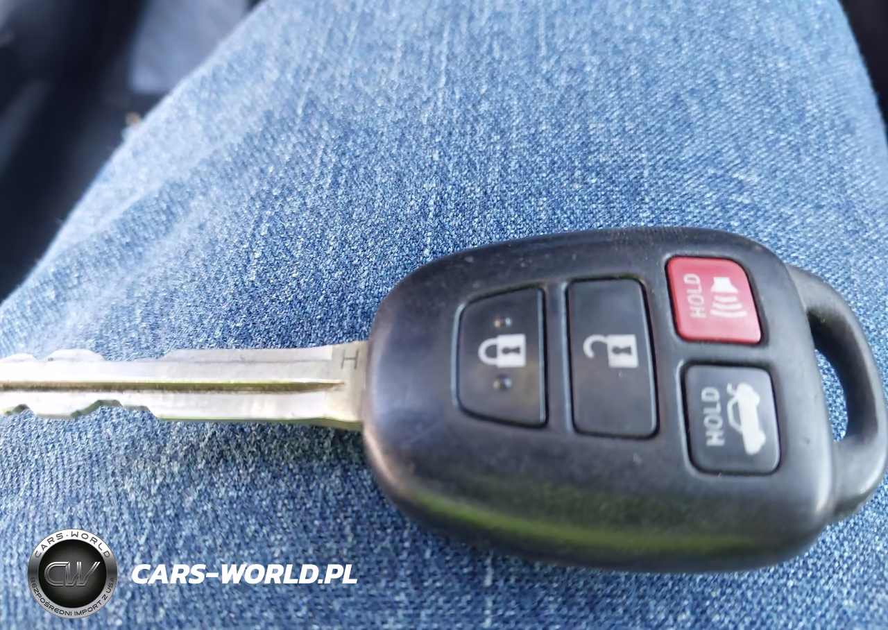 2018 Toyota Corolla Le VIN:5YFBURHE8JP752070 - 11