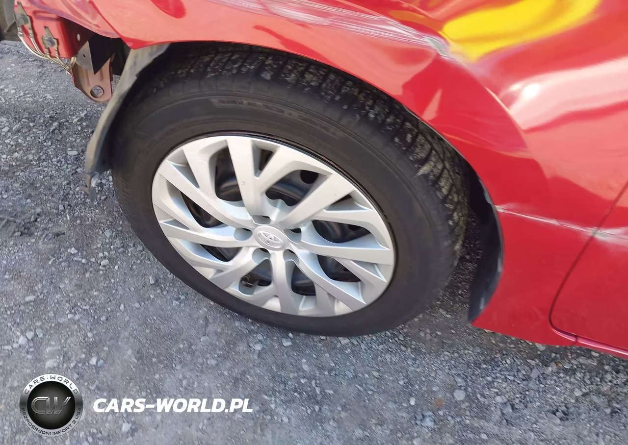 2018 Toyota Corolla Le VIN:5YFBURHE8JP752070 - 12