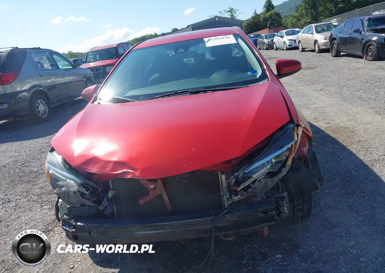 2018 Toyota Corolla Le VIN:5YFBURHE8JP752070 - 13