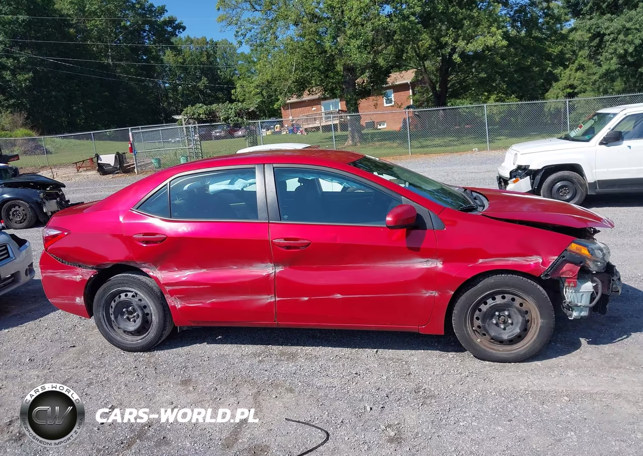 2018 Toyota Corolla Le VIN:5YFBURHE8JP752070 - 14