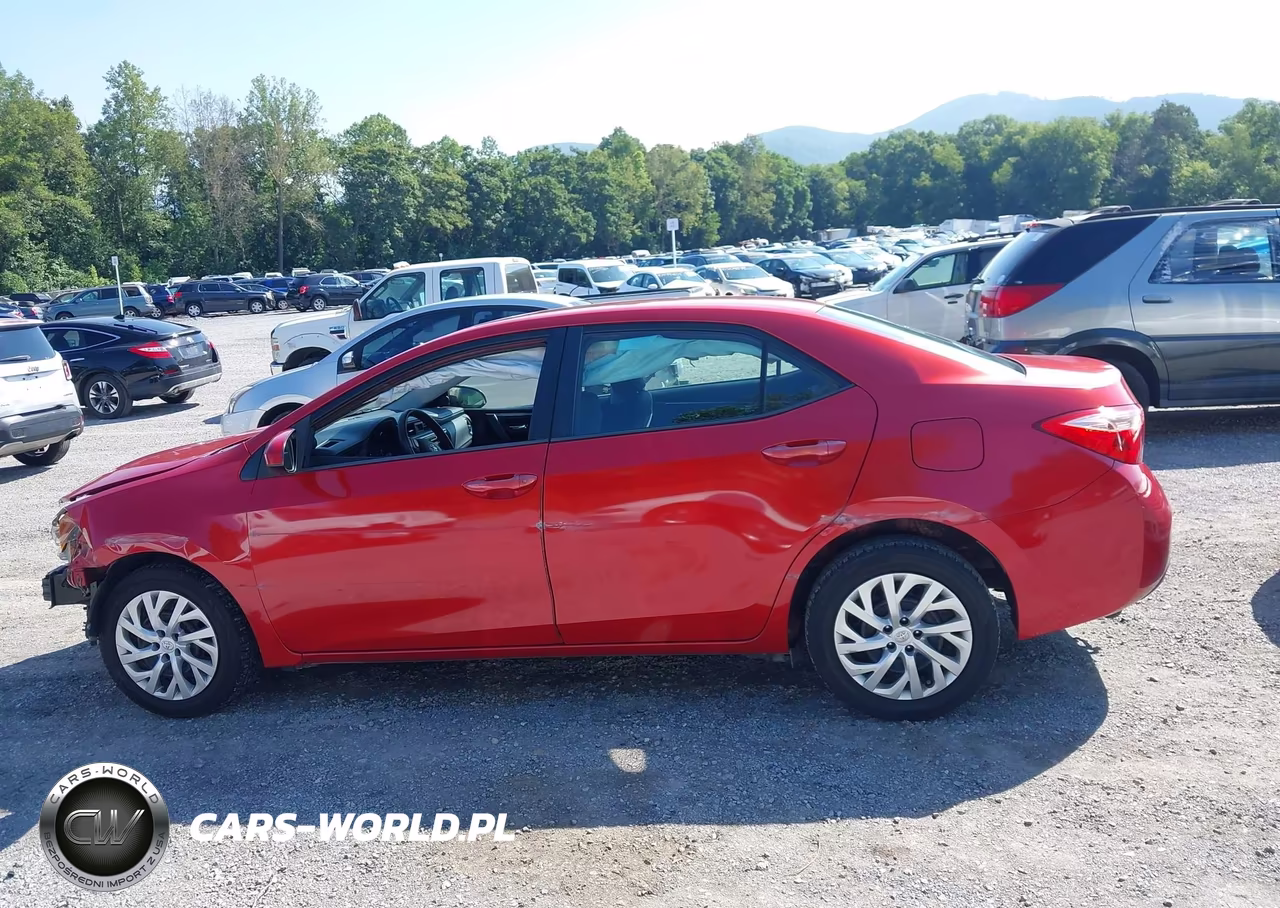 2018 Toyota Corolla Le VIN:5YFBURHE8JP752070 - 15