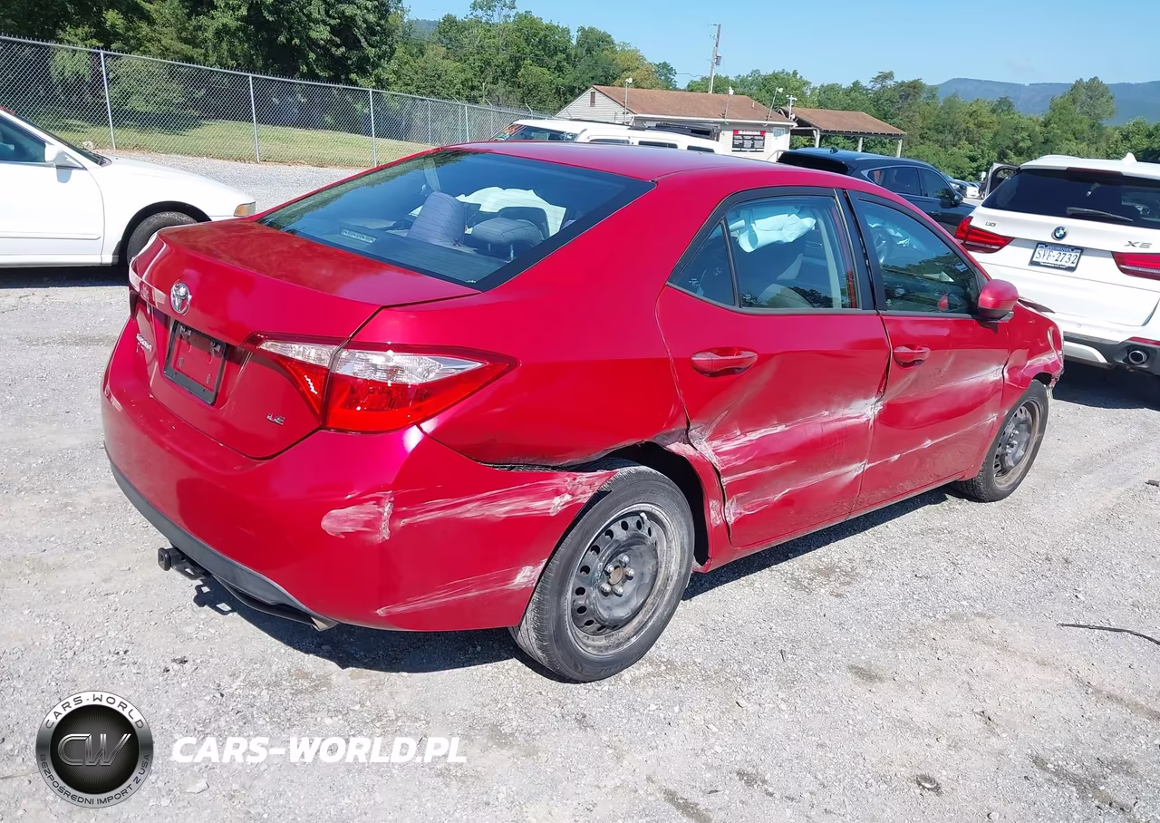2018 Toyota Corolla Le VIN:5YFBURHE8JP752070 - 4