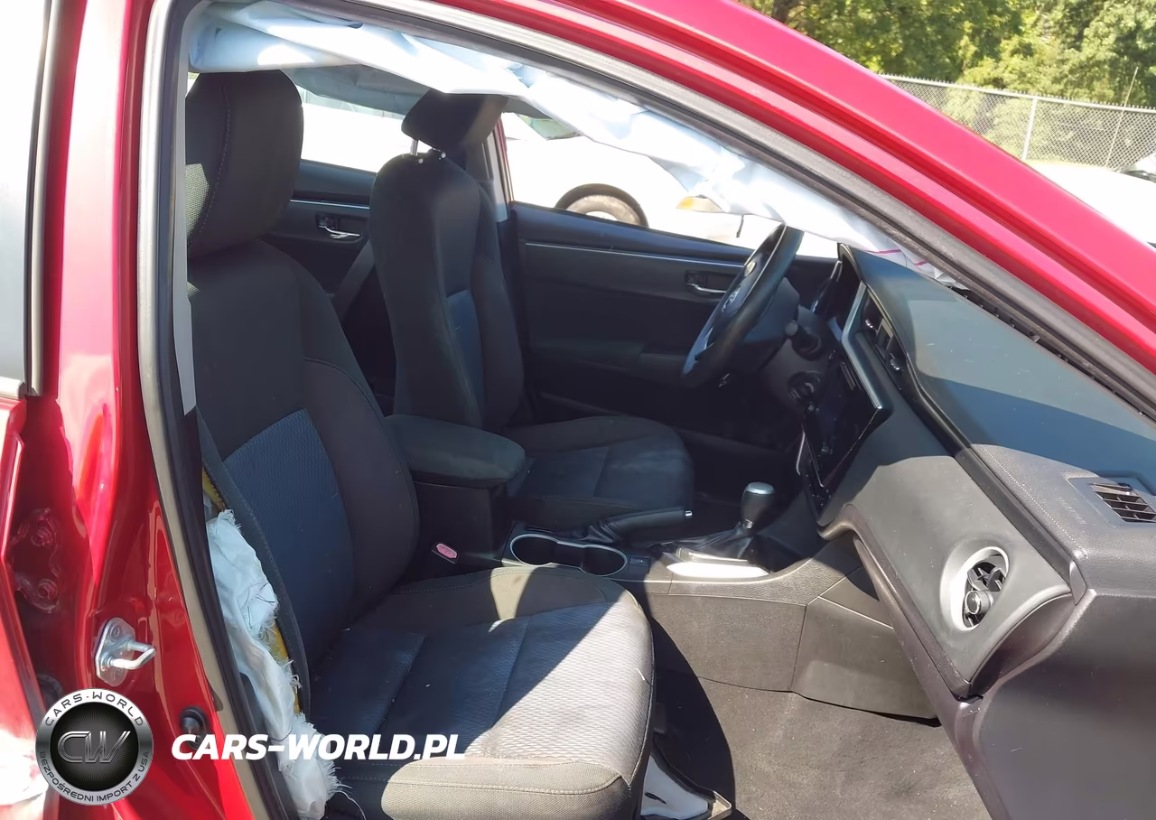 2018 Toyota Corolla Le VIN:5YFBURHE8JP752070 - 5