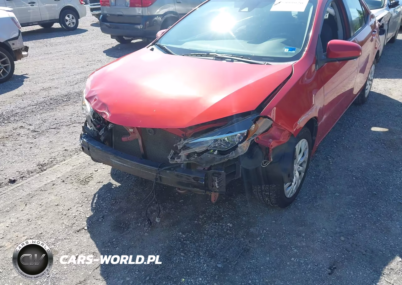 2018 Toyota Corolla Le VIN:5YFBURHE8JP752070 - 6