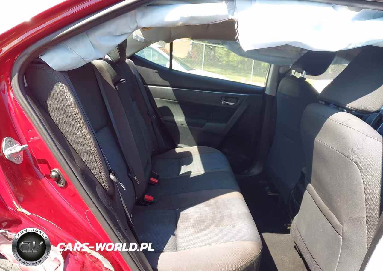 2018 Toyota Corolla Le VIN:5YFBURHE8JP752070 - 8
