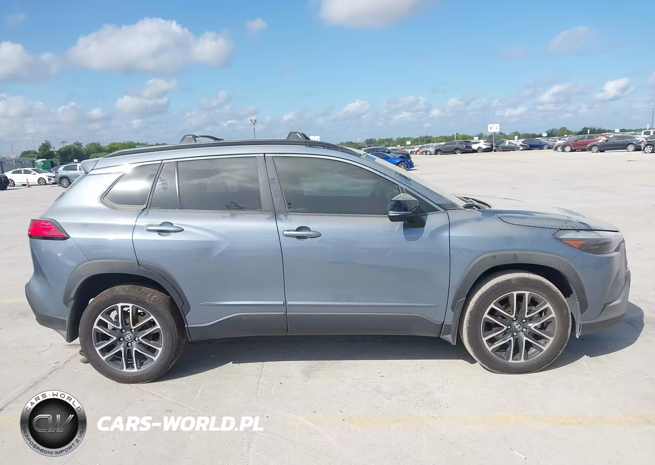 2026 Toyota Corolla Cross Xle VIN:7MUEAAAG4TV183253 - 12