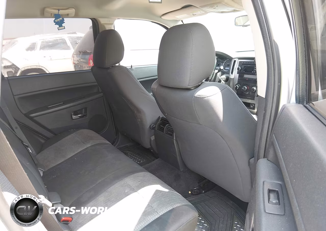 2010 Jeep Grand Cherokee Laredo VIN:1J4PR4GK8AC126166 - 8