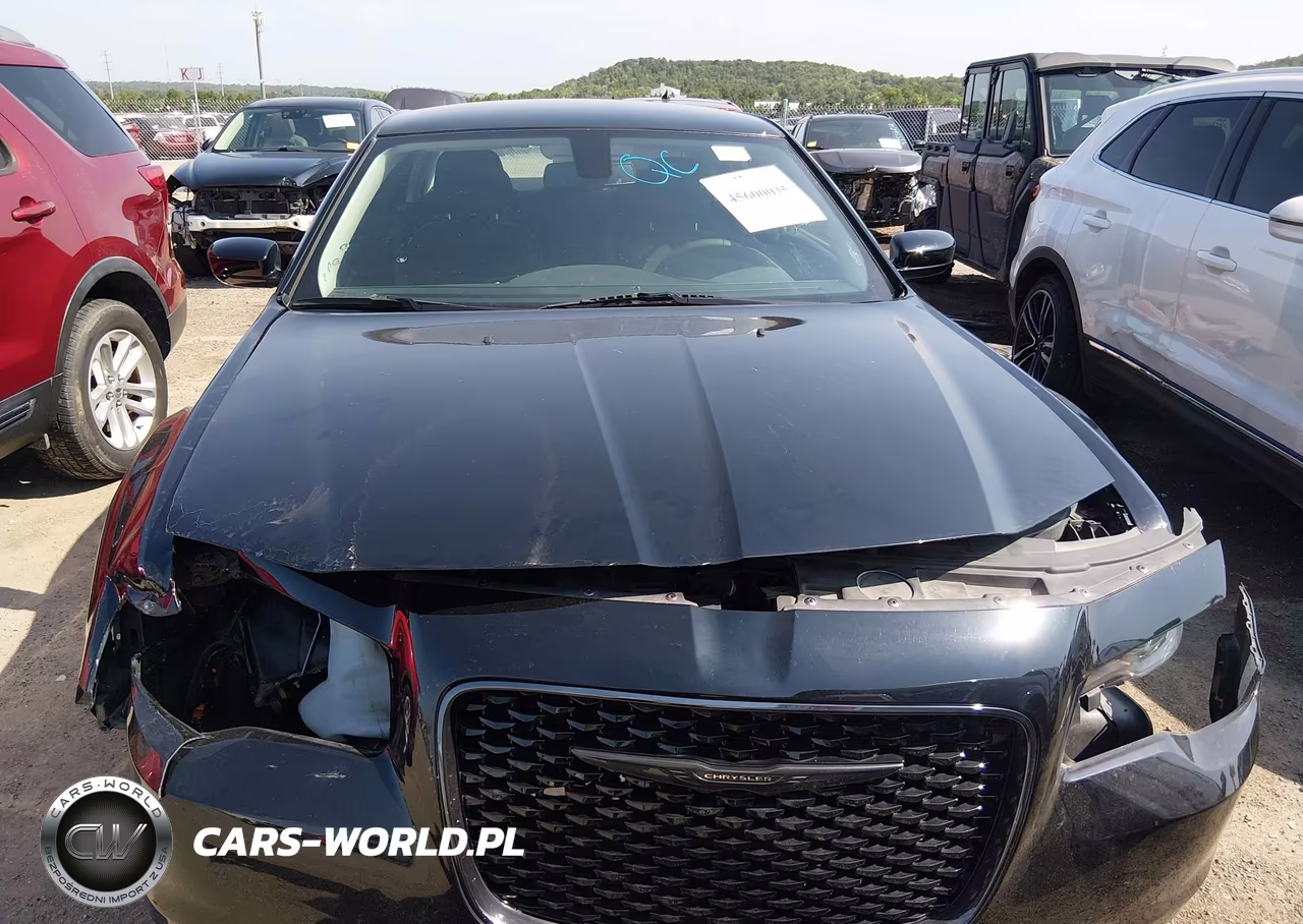 2022 Chrysler 300 Touring VIN:2C3CCAAG0NH225936 - 12