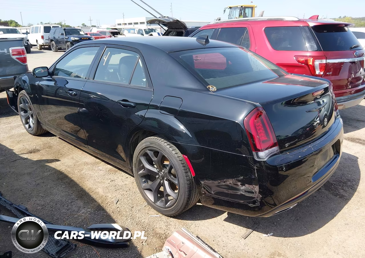 2022 Chrysler 300 Touring VIN:2C3CCAAG0NH225936 - 3