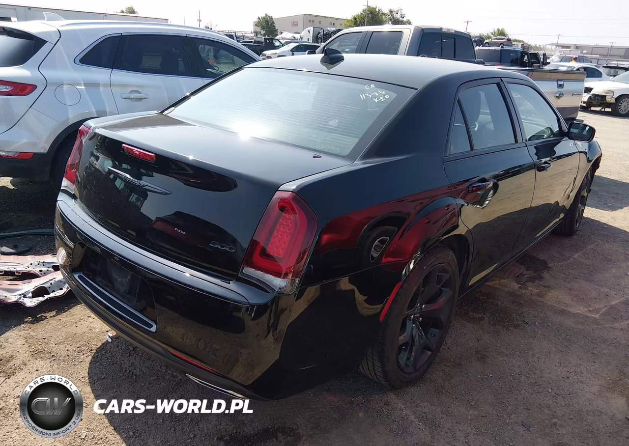 2022 Chrysler 300 Touring VIN:2C3CCAAG0NH225936 - 4