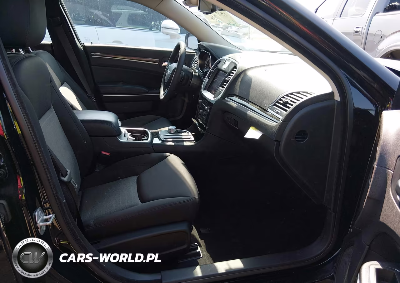 2022 Chrysler 300 Touring VIN:2C3CCAAG0NH225936 - 5