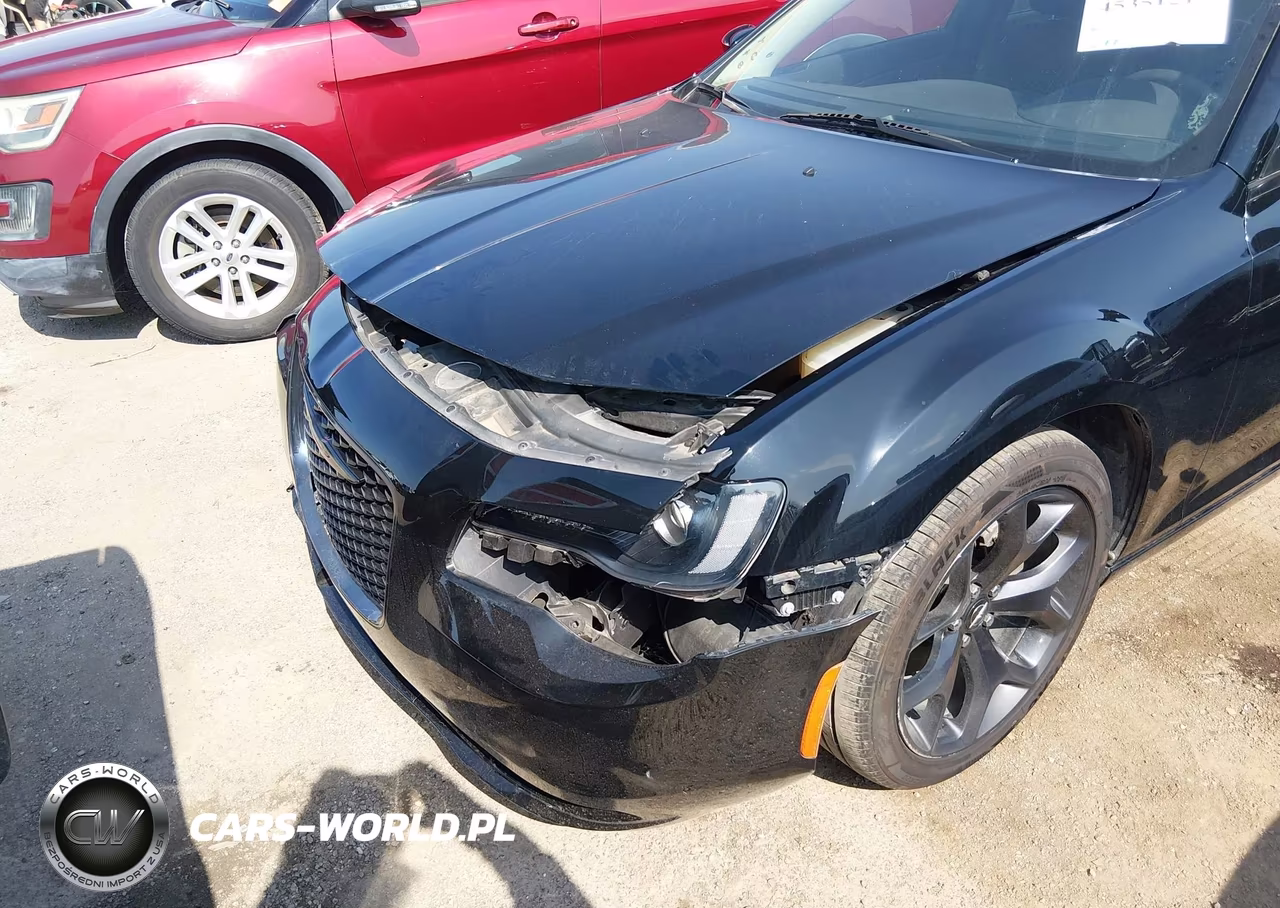 2022 Chrysler 300 Touring VIN:2C3CCAAG0NH225936 - 6