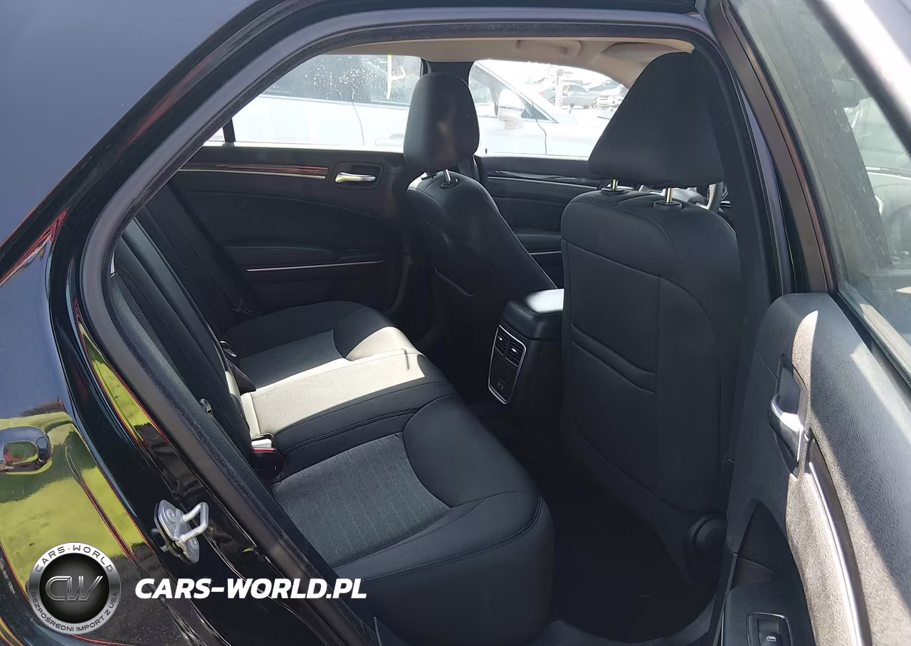 2022 Chrysler 300 Touring VIN:2C3CCAAG0NH225936 - 8