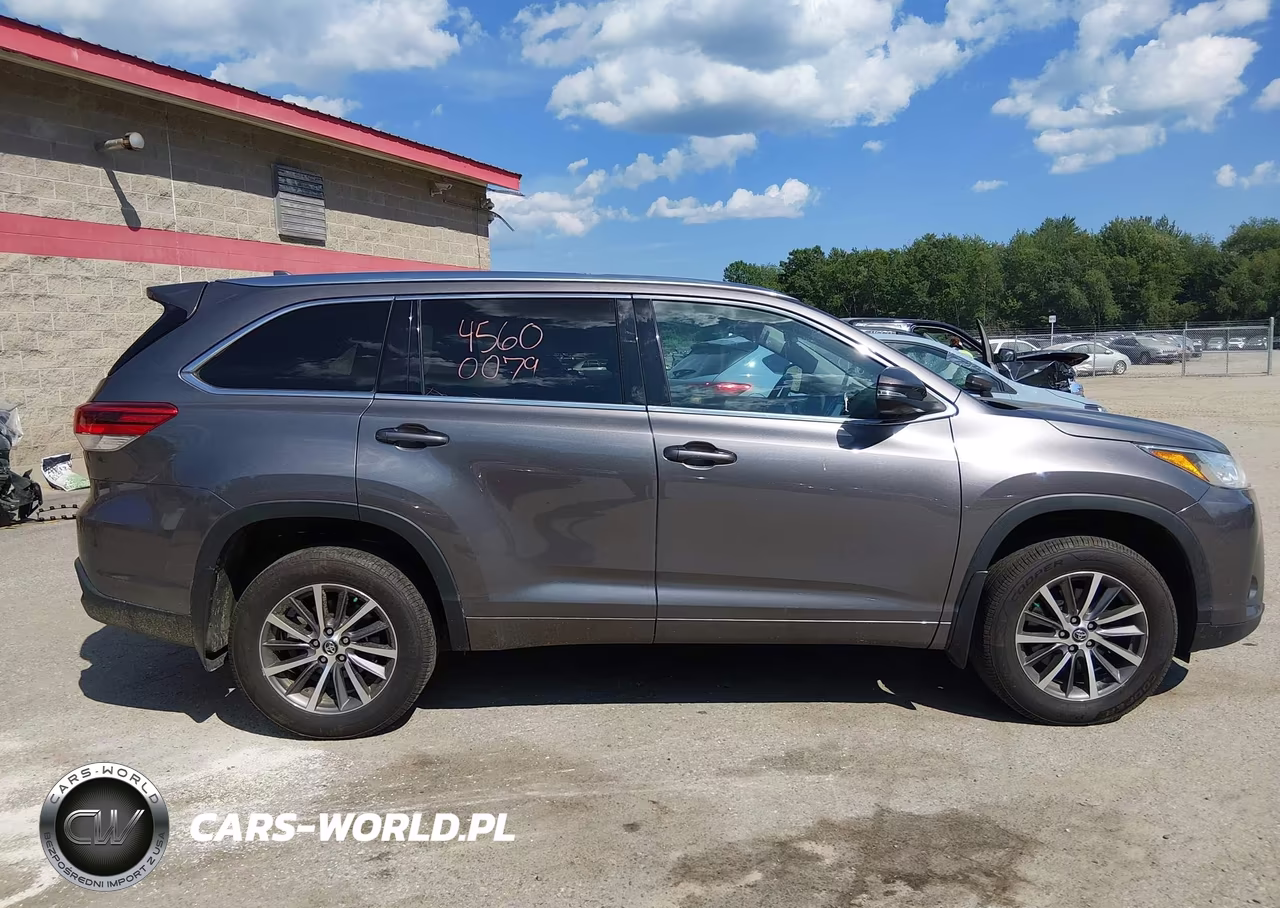 2018 Toyota Highlander Xle VIN:5TDJZRFH9JS527982 - 13