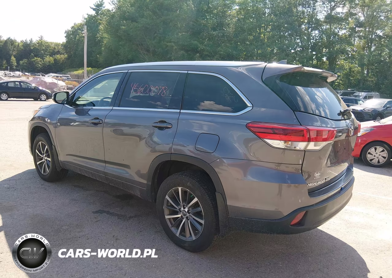 2018 Toyota Highlander Xle VIN:5TDJZRFH9JS527982 - 3