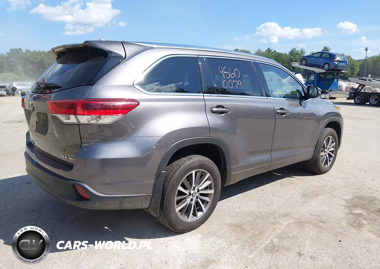 2018 Toyota Highlander Xle VIN:5TDJZRFH9JS527982 - 4