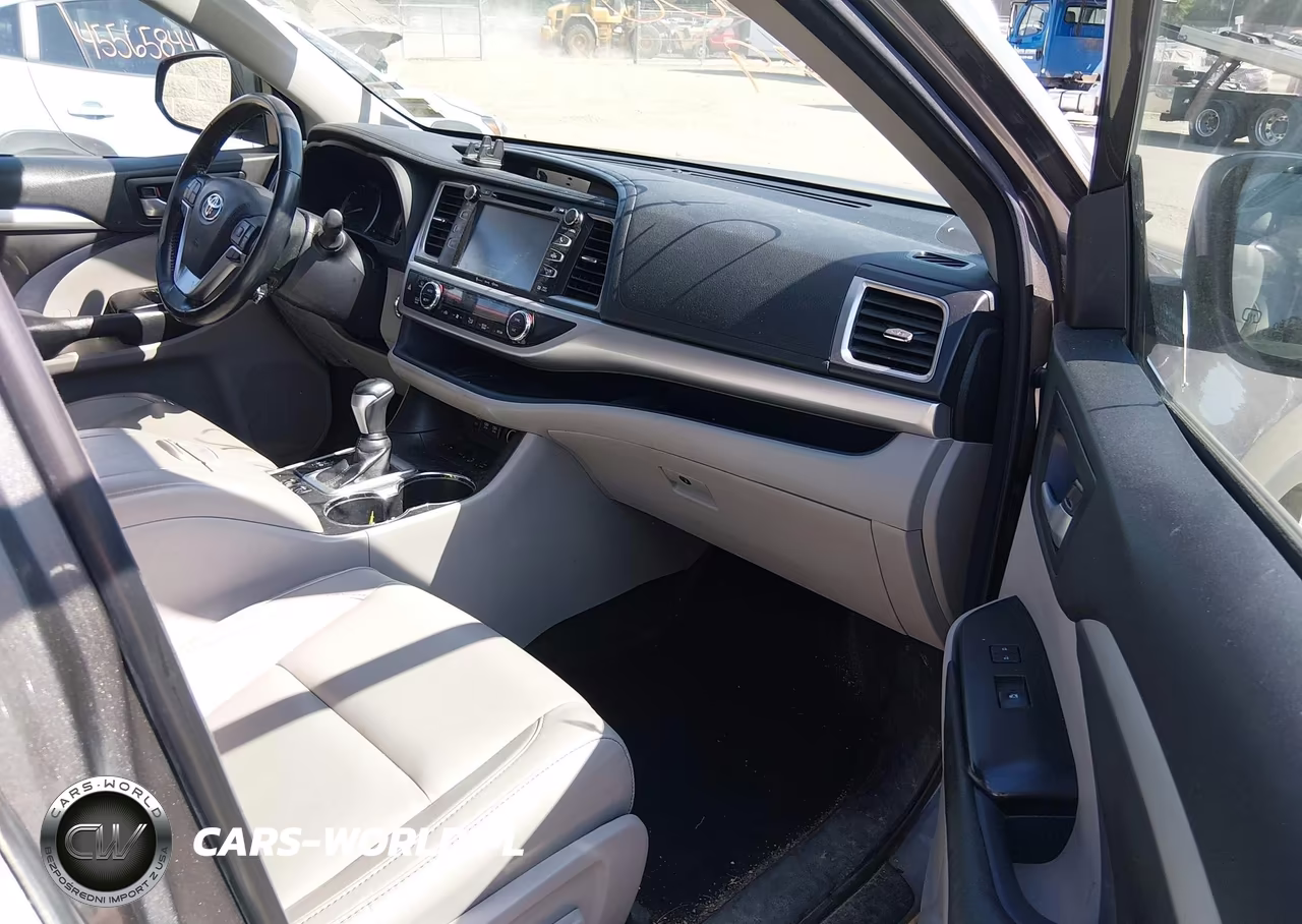 2018 Toyota Highlander Xle VIN:5TDJZRFH9JS527982 - 5
