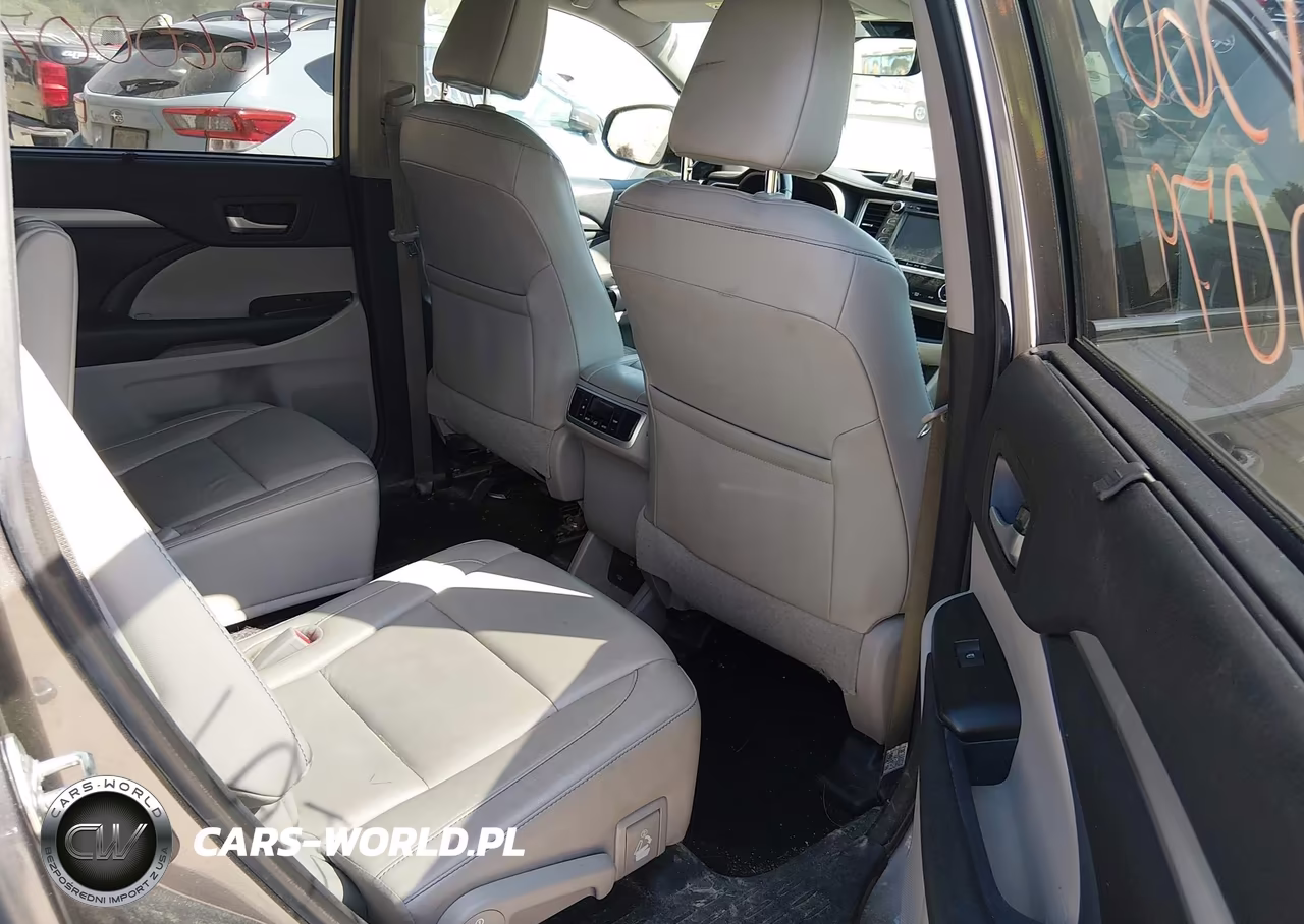 2018 Toyota Highlander Xle VIN:5TDJZRFH9JS527982 - 8