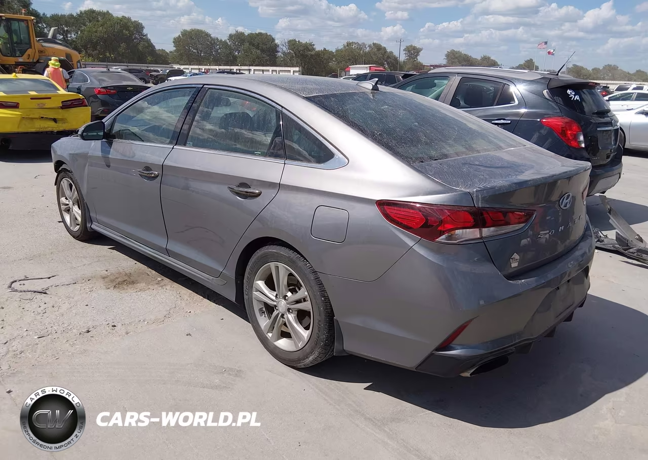 2018 Hyundai Sonata Sport VIN:5NPE34AF5JH694924 - 3