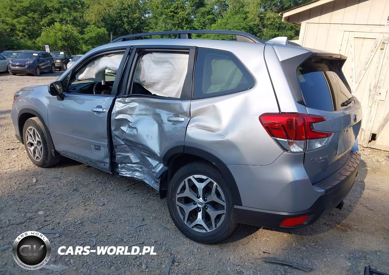 2021 Subaru Forester Premium VIN:JF2SKAFC4MH561210 - 3