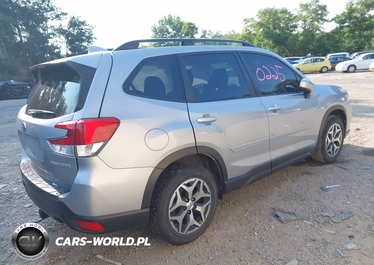 2021 Subaru Forester Premium VIN:JF2SKAFC4MH561210 - 4