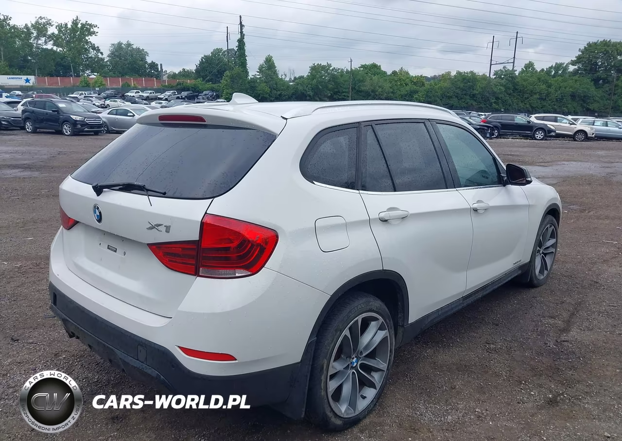 2014 BMW X1 xDrive28I VIN:WBAVL1C57EVY10338 - 4