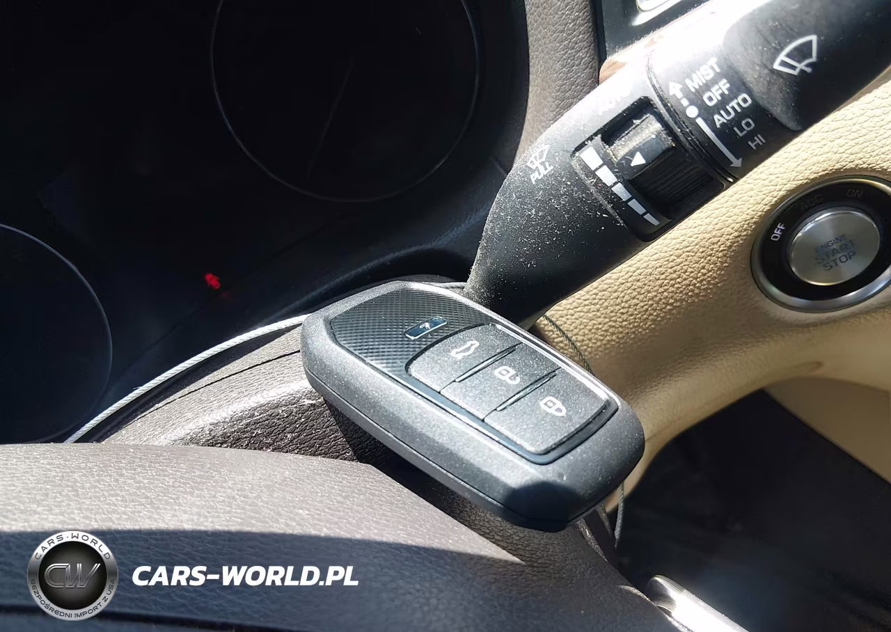 2016 Hyundai Genesis 3.8 VIN:KMHGN4JE8GU106261 - 11