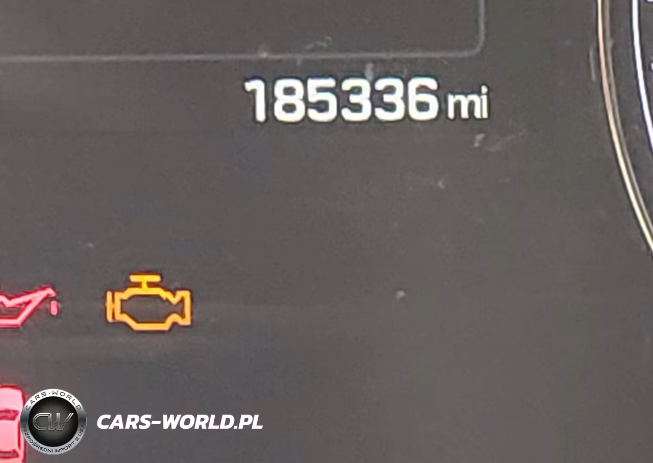 2016 Hyundai Genesis 3.8 VIN:KMHGN4JE8GU106261 - 16