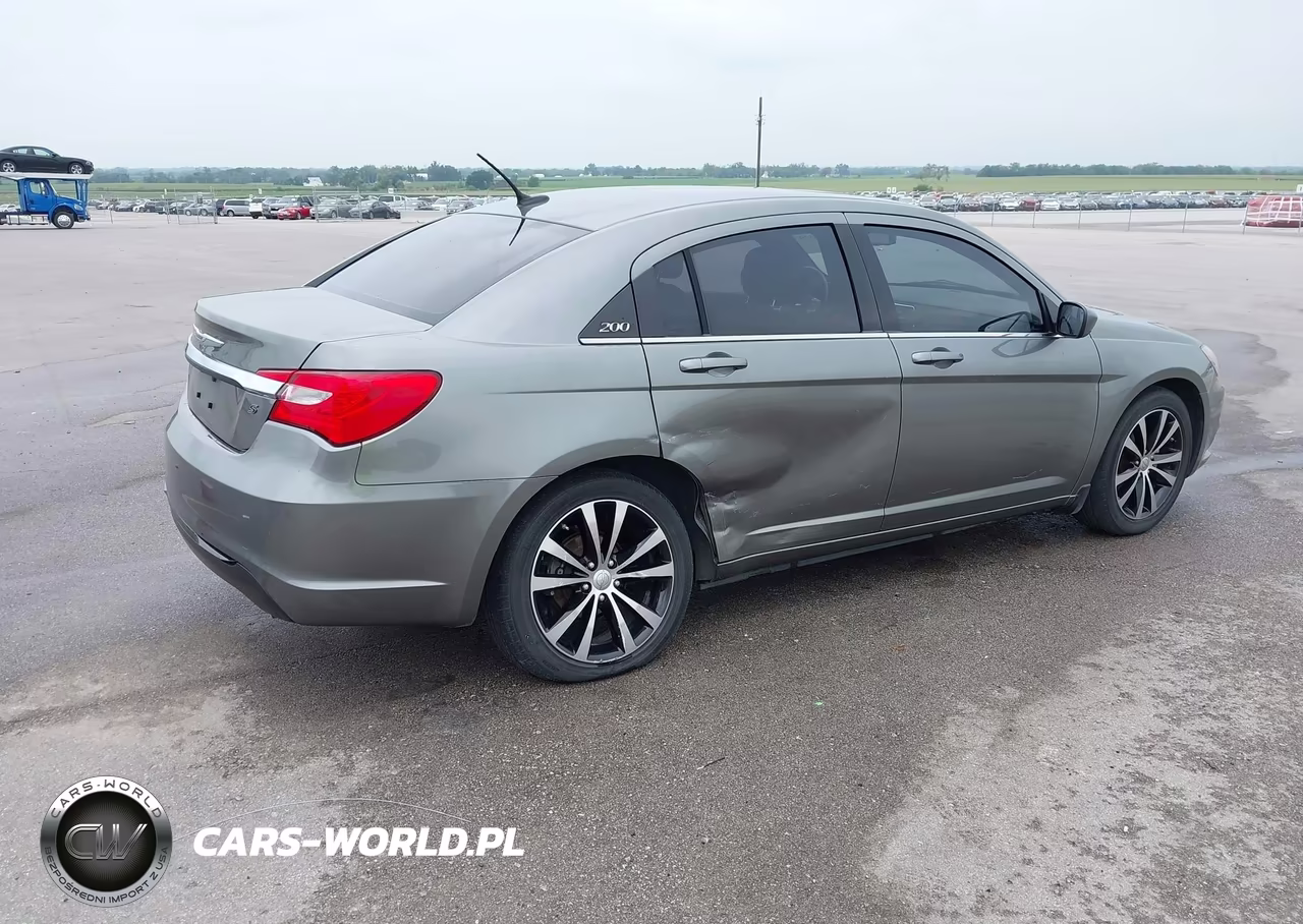 2013 Chrysler 200 Limited VIN:1C3CCBCG4DN679163 - 4
