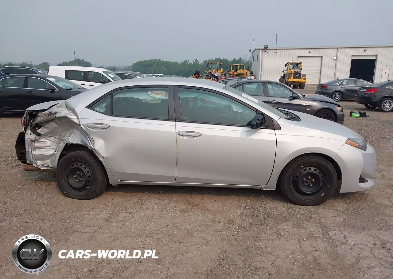 2017 Toyota Corolla Le VIN:2T1BURHE8HC884305 - 12