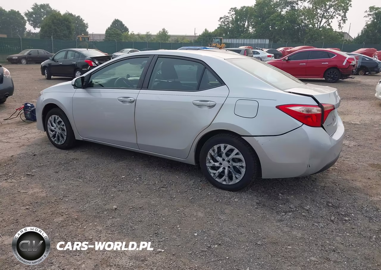 2017 Toyota Corolla Le VIN:2T1BURHE8HC884305 - 3