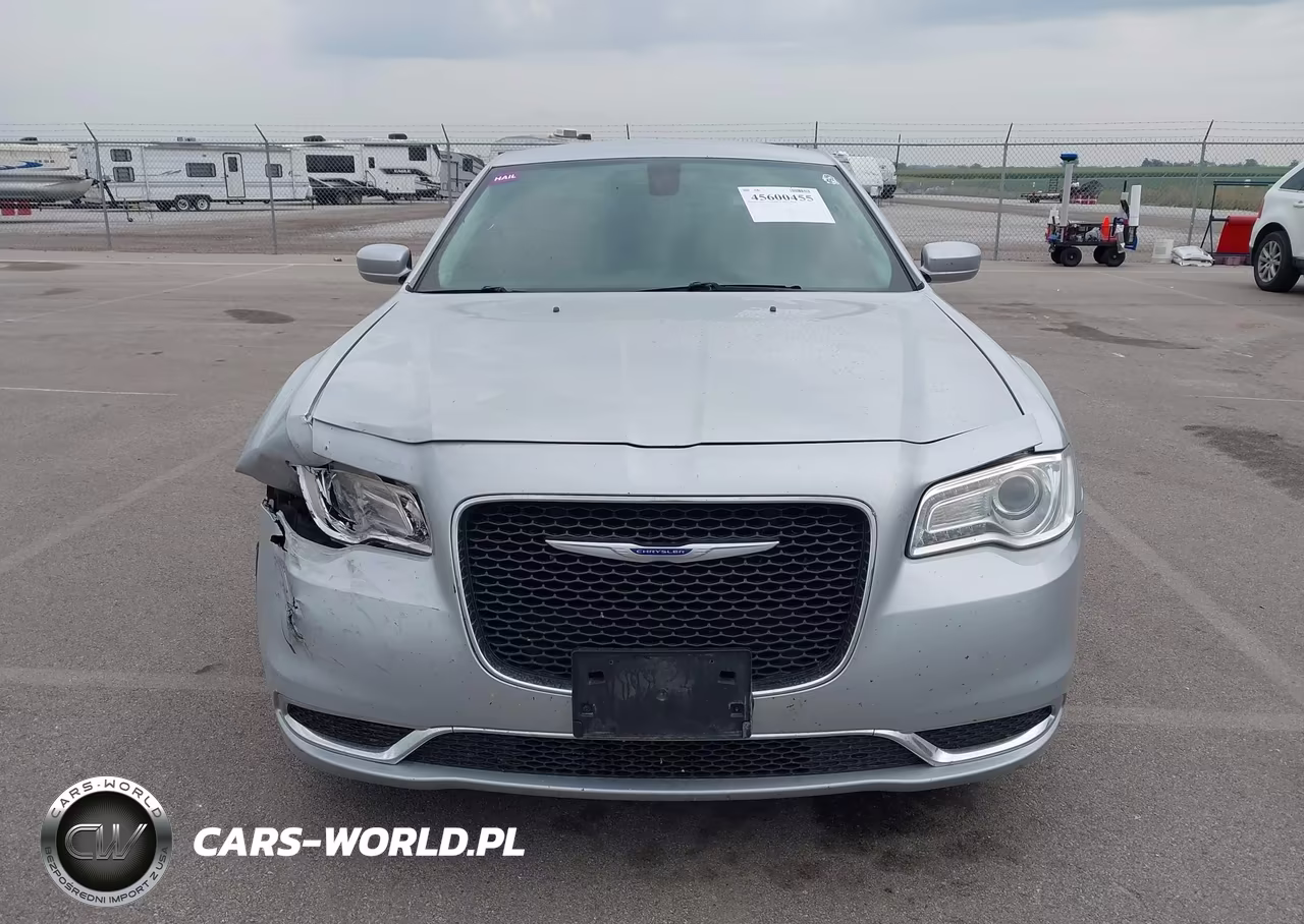 2019 Chrysler 300 Touring VIN:2C3CCAAG2KH568937 - 12