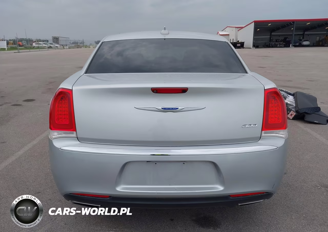 2019 Chrysler 300 Touring VIN:2C3CCAAG2KH568937 - 16