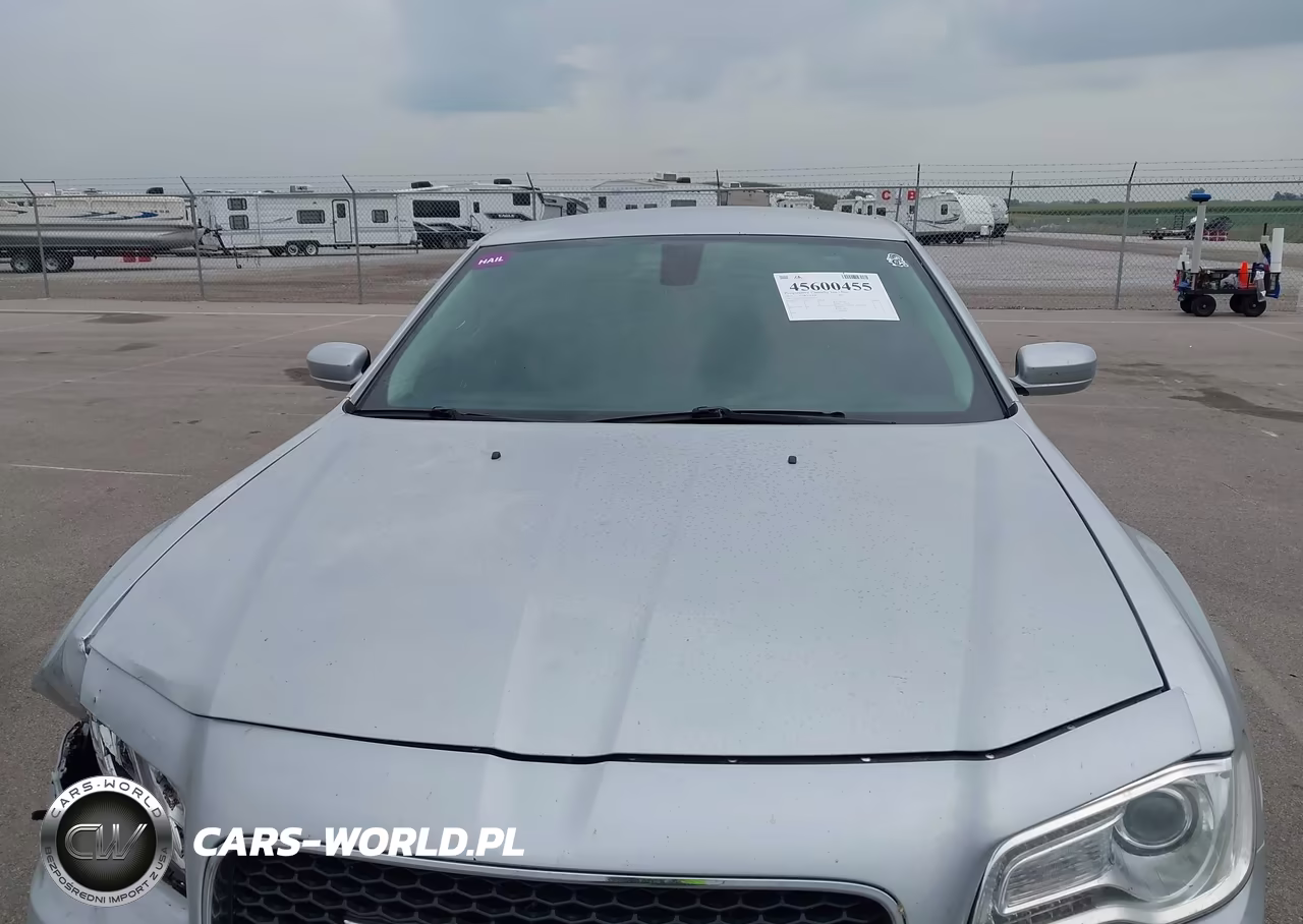 2019 Chrysler 300 Touring VIN:2C3CCAAG2KH568937 - 17