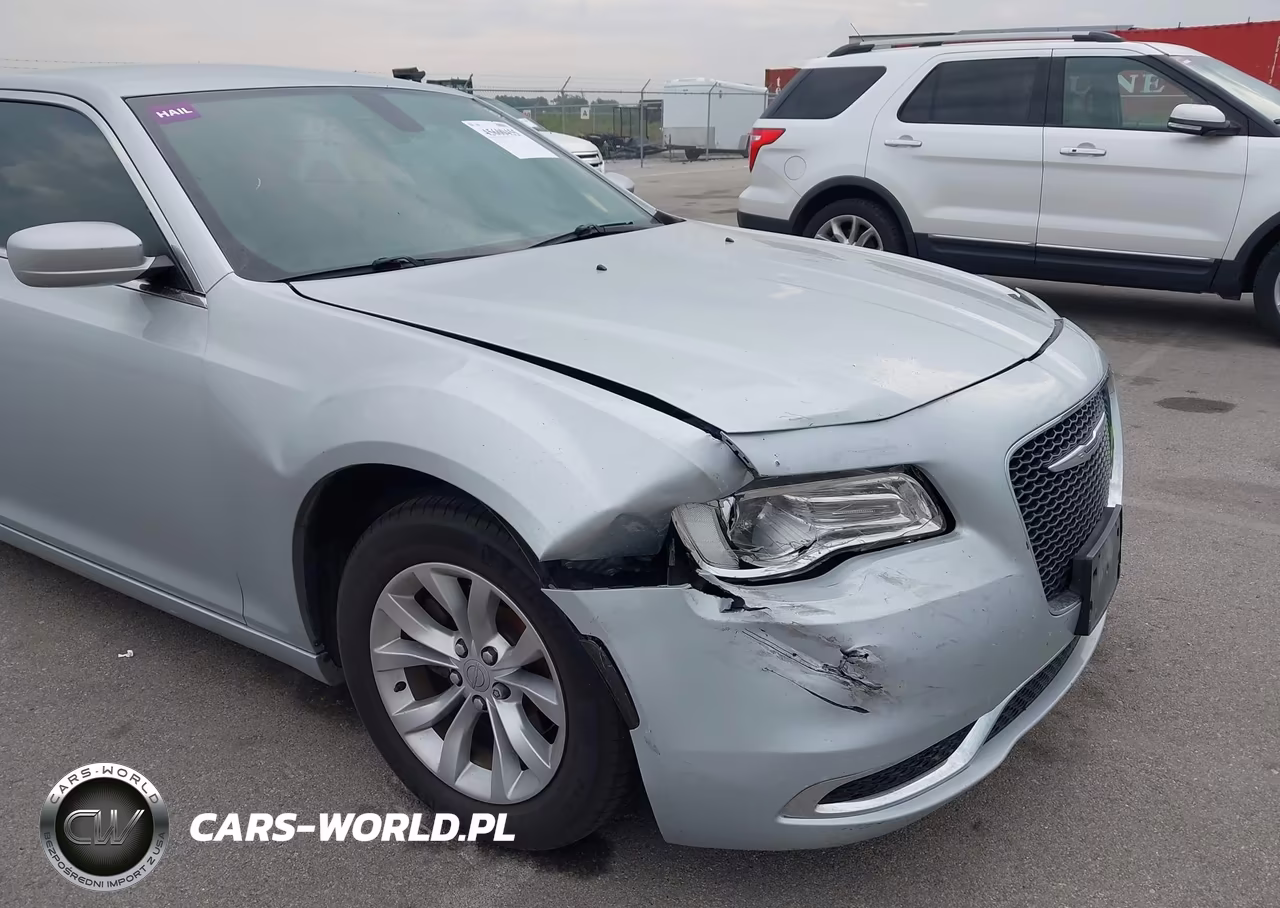 2019 Chrysler 300 Touring VIN:2C3CCAAG2KH568937 - 6